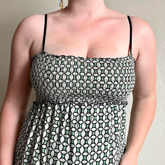 Max Studio Y2K green, black, & white geometric print stretchy mesh babydoll top - Picture 4 of 8